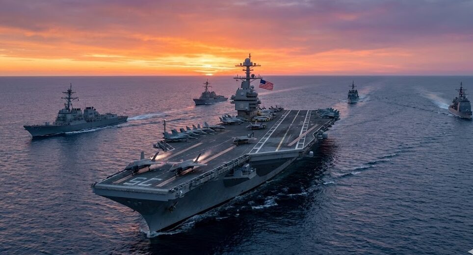 アメリカ海軍の最新鋭空母ジェラルド・R・フォードとF-35C艦載機。世界最強の海軍力を象徴する空母打撃群