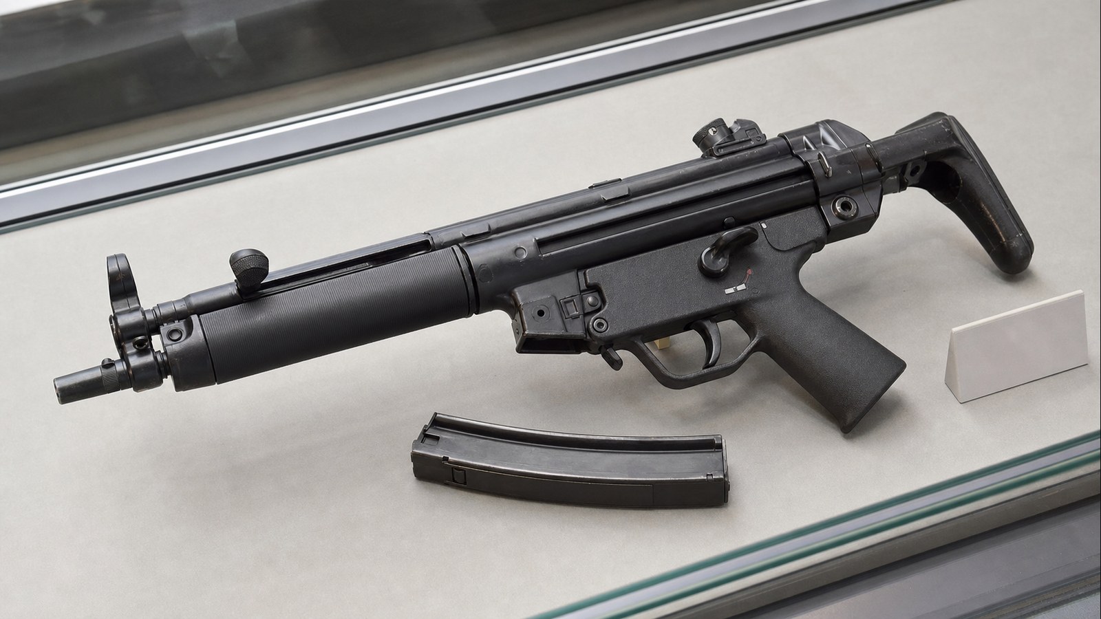 H&K MP5をイメージした短機関銃の展示写真