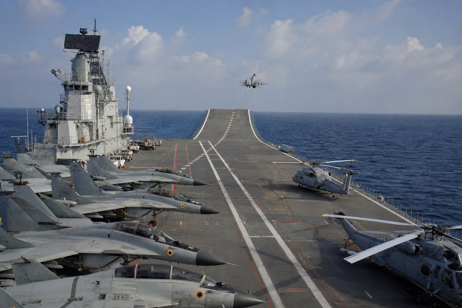 STOBAR空母のスキージャンプ発艦イメージ