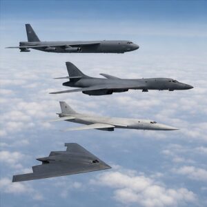異なる設計思想を持つ現役長距離爆撃機の編隊