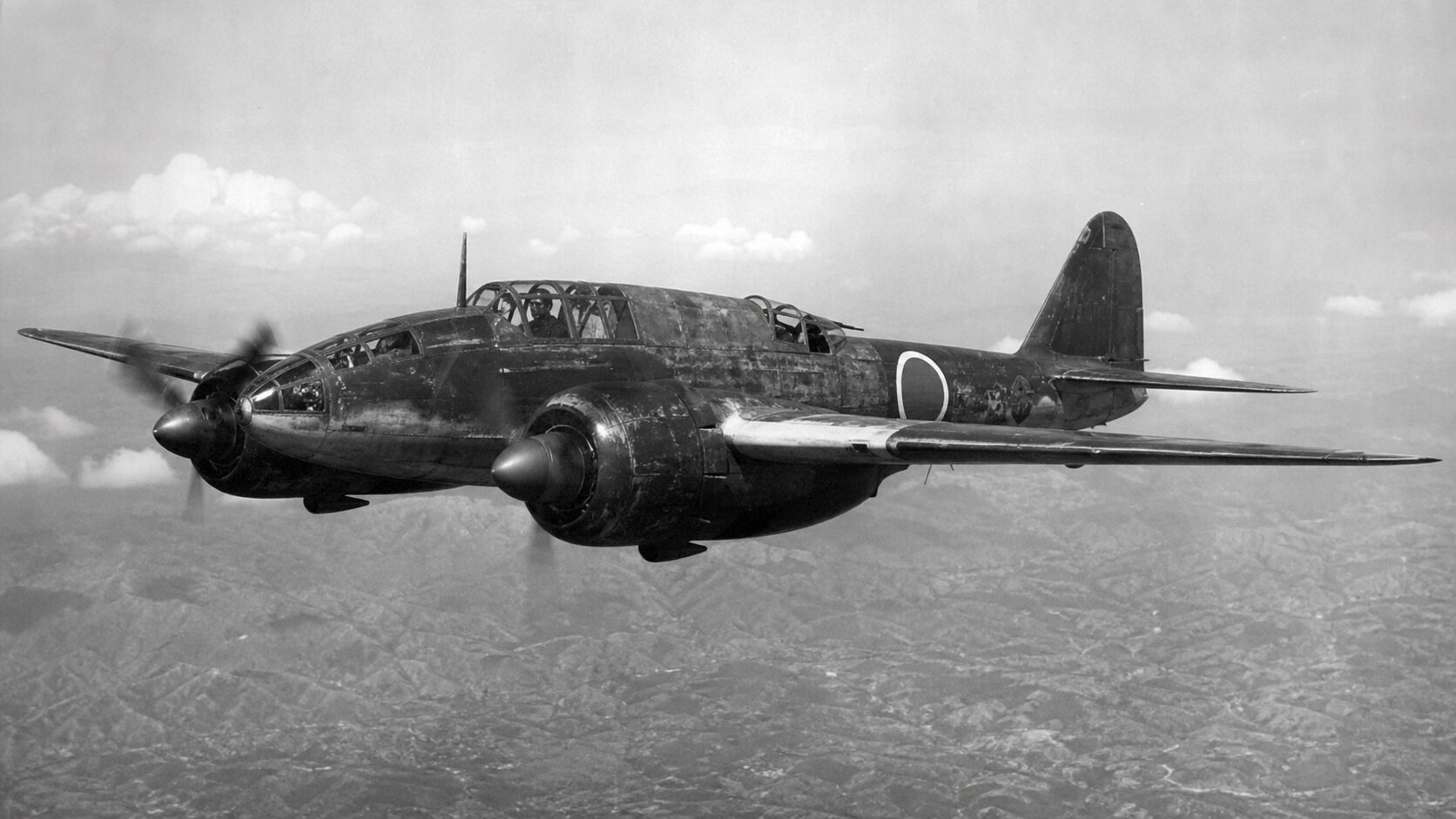 飛行する二式複座戦闘機屠龍