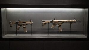 FN SCAR-LとSCAR-Hの展示比較