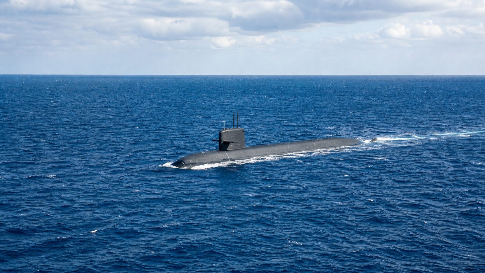外洋で海上試験を行う日本の通常動力潜水艦