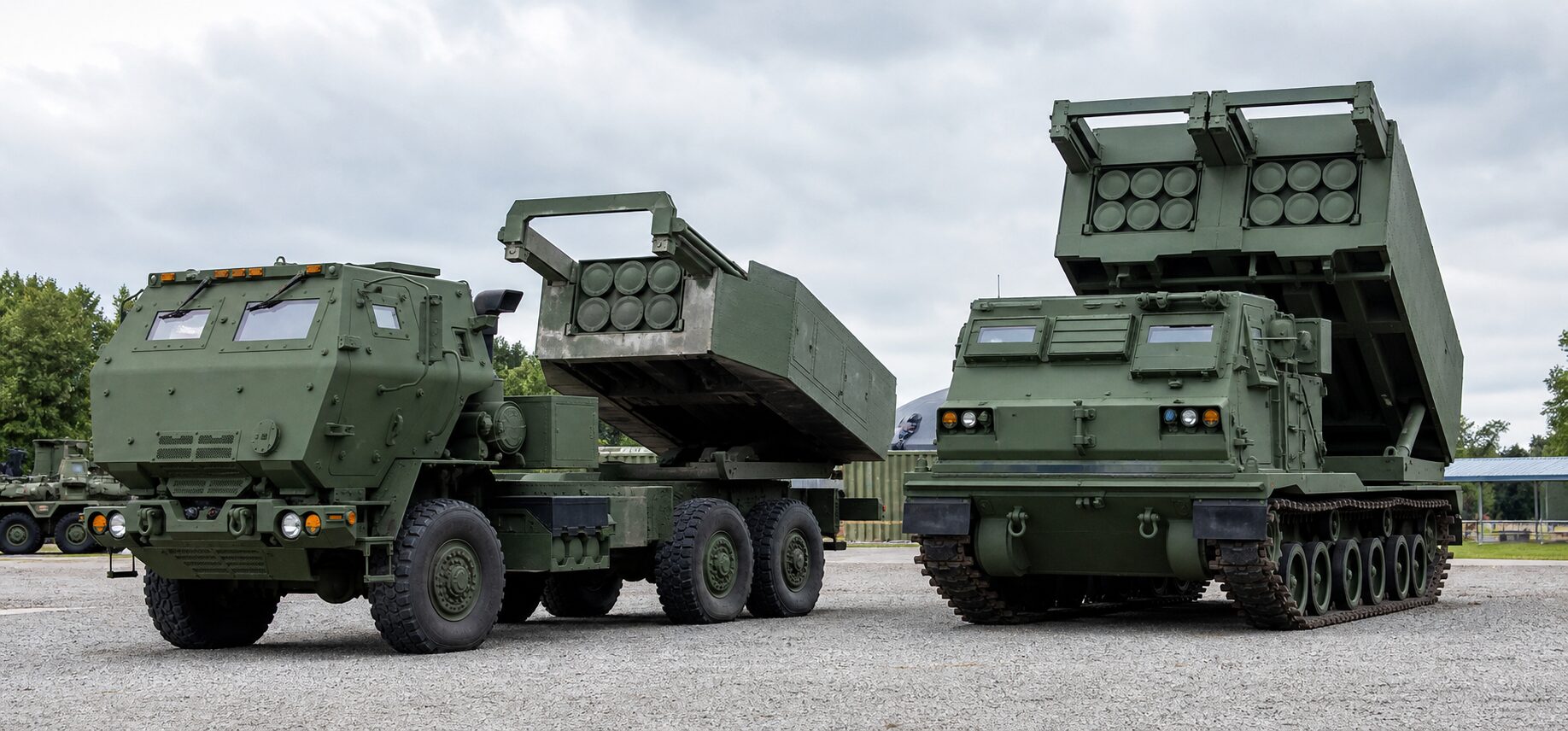 HIMARSとM270 MLRSの比較展示