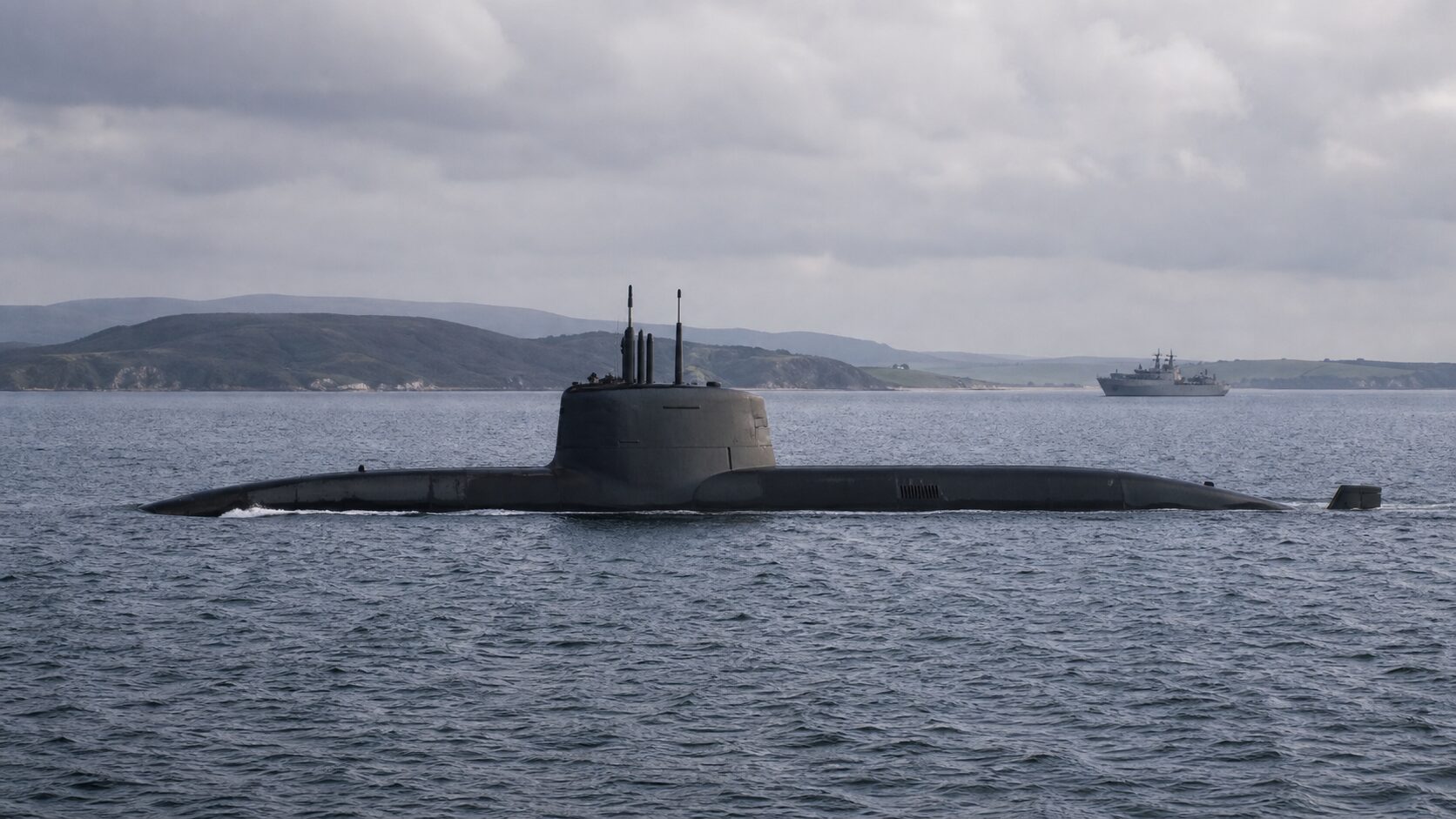 沿岸海域で行動する小型AIP潜水艦