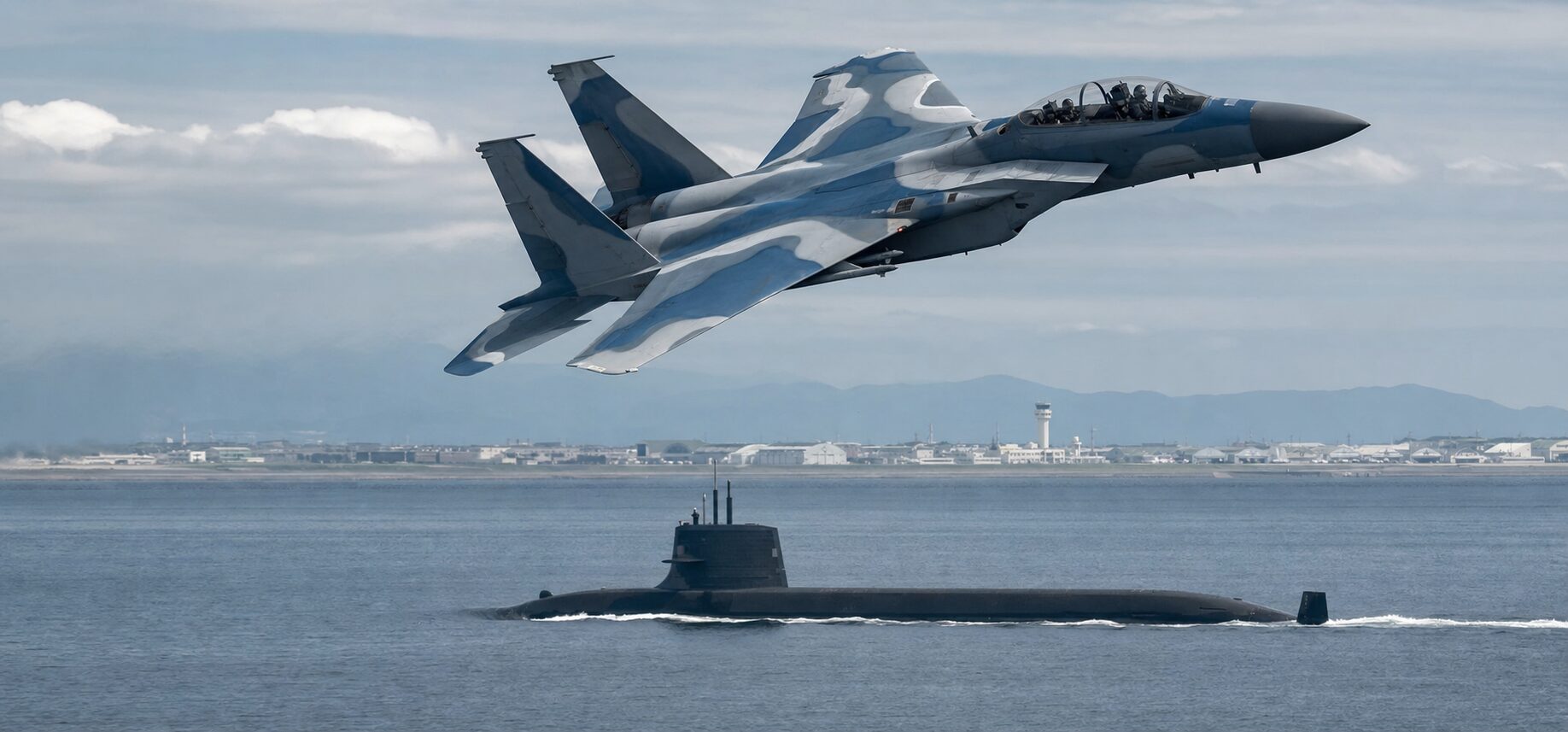 飛行教導群の戦闘機と海自潜水艦を比較するイメージ