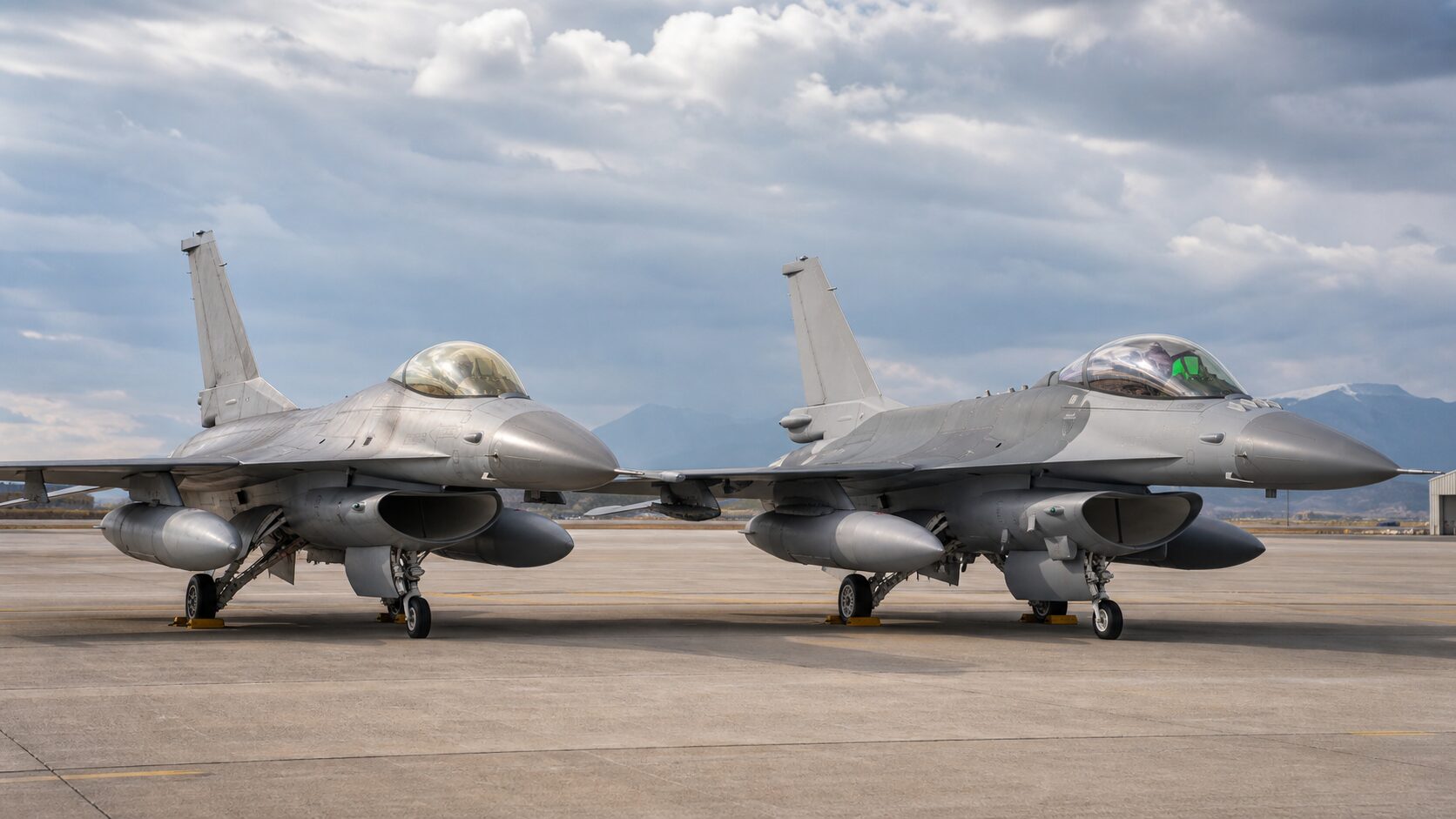 旧型F-16と最新Block 70/72の機体比較