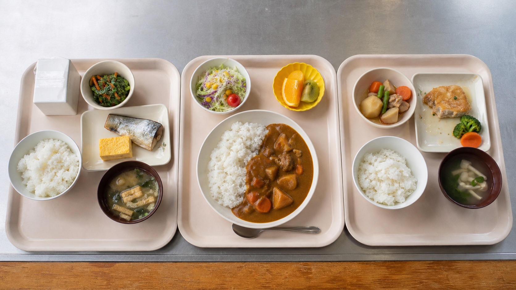 朝食・昼食・夕食を想定した自衛隊の計画給食イメージ