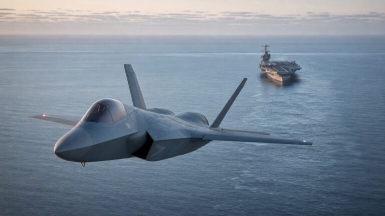 空母近海を飛行するJ-35級双発ステルス艦載戦闘機