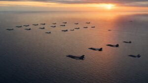 世界の戦闘機を俯瞰する大編隊