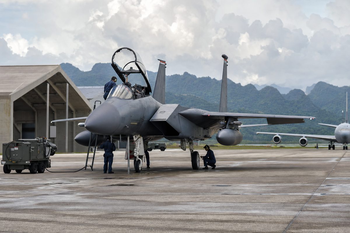 南西諸島の基地で整備を受けるF-15EX級戦闘機