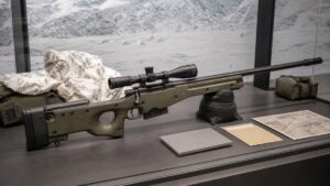 L96A1/AWMの系譜をイメージした博物館展示