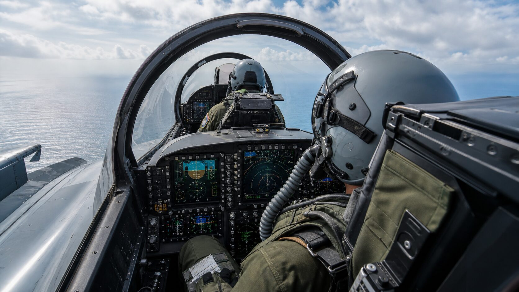兵装と増槽を搭載したF/A-18E
