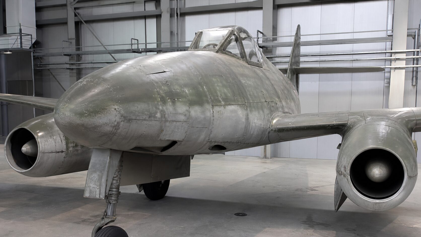 Me262の機首とエンジン配置