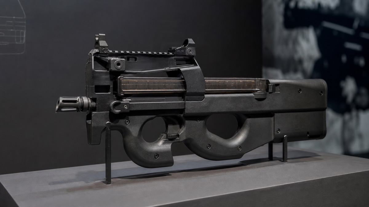 P90をイメージした博物館展示
