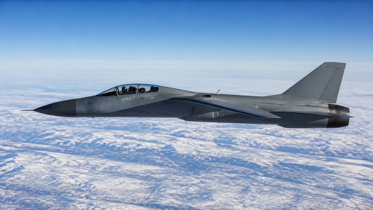 寒冷地上空を飛ぶ長距離迎撃機を描いた編集用イメージ