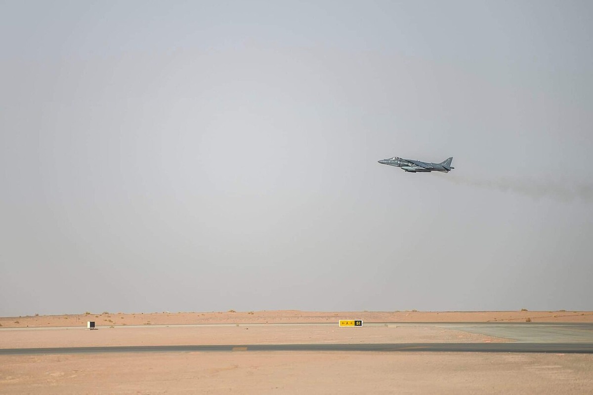 プリンス・スルタン空軍基地から離陸するAV-8B。