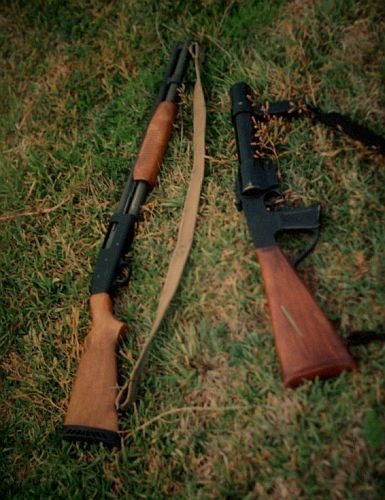 バミューダ連隊のMossberg 500と37mm Federal Riot Gun。1994年。