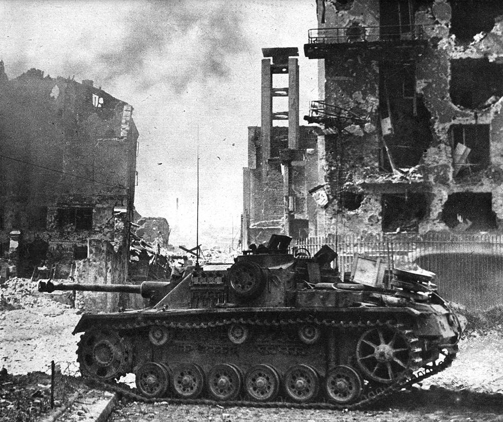1944年のワルシャワ蜂起で撮影されたIII号突撃砲G型。