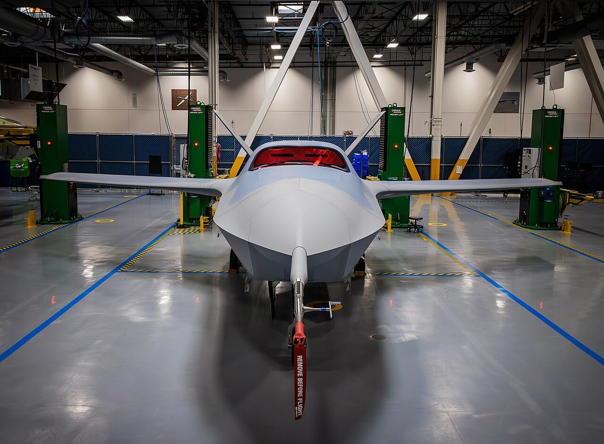 地上試験のために用意されたCCAのYFQ-42A試験機