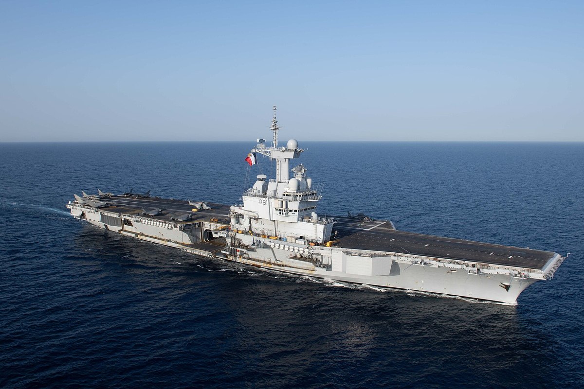 フランス海軍の空母シャルル・ド・ゴール