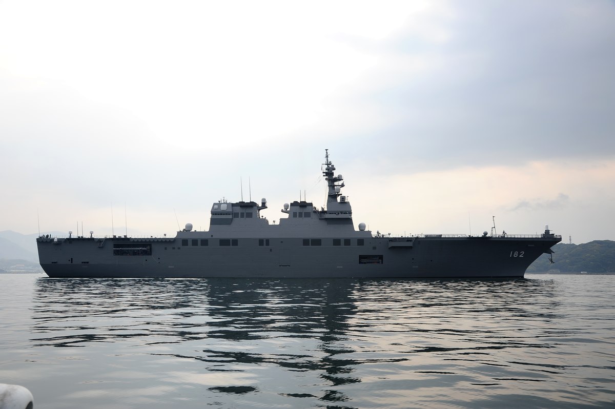 ひゅうが型2番艦いせの側面