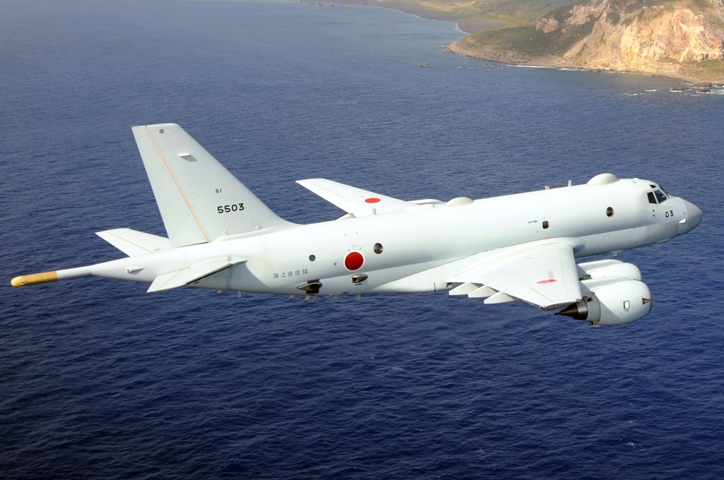 P-1の側面。哨戒任務向けの機体形状
