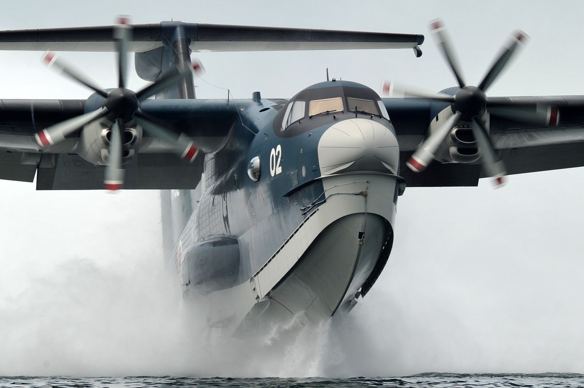 しぶきが広がるUS-2の離着水