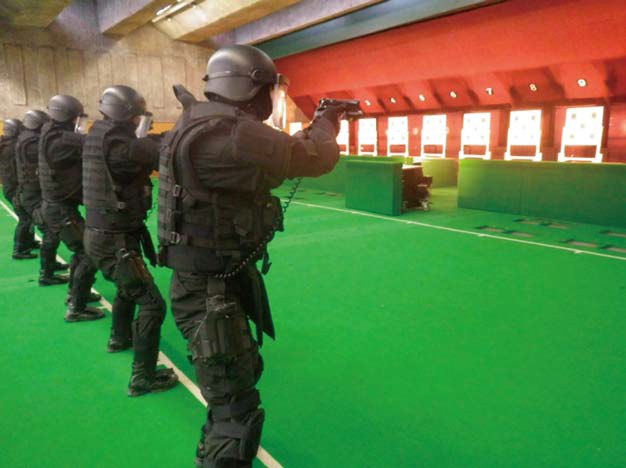 熊本県警による人質救出に備えた射撃訓練