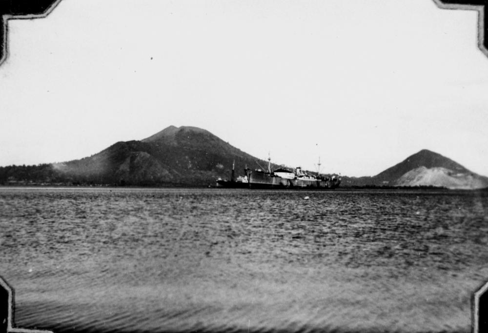 ラバウル港に停泊する船舶(1945年頃)