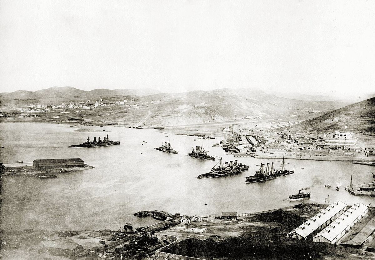 降伏後の旅順港に残されたロシア艦艇(1905年)
