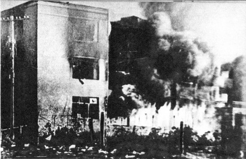 燃えるミンスクの大学の建物(1944年7月3日)