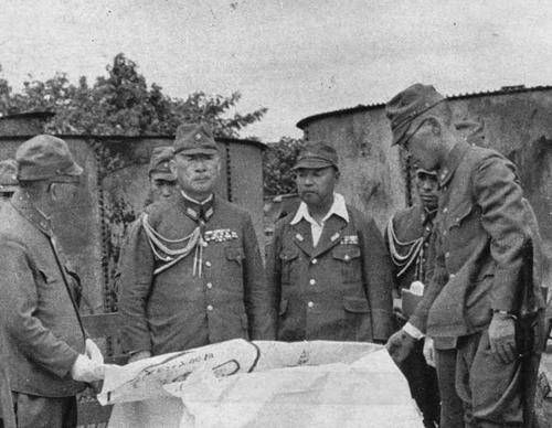 ジャワを訪問した杉山元と軍関係者(1942年)