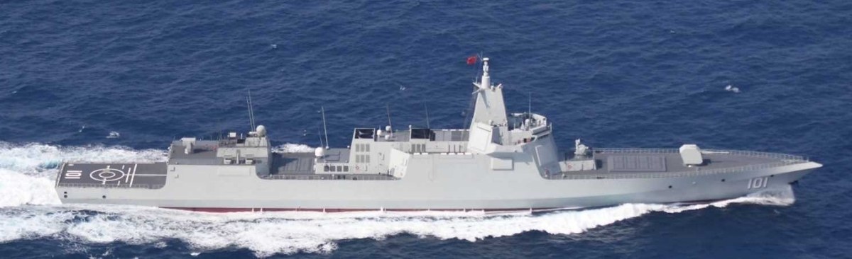 中国海軍の055型駆逐艦「南昌」。2021年撮影。
