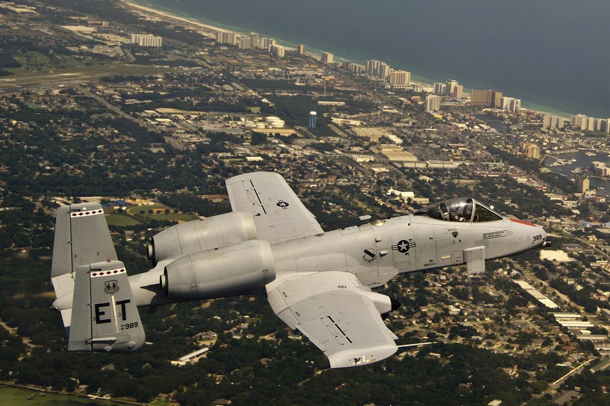 フロリダ沖を飛ぶA-10C