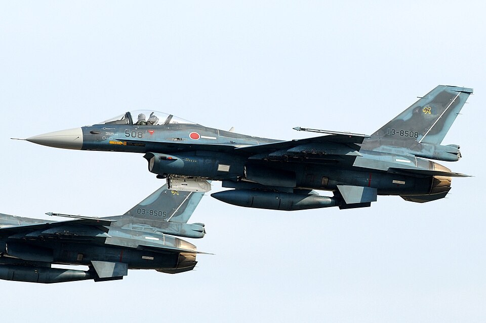 洋上迷彩をまとった航空自衛隊のF-2A