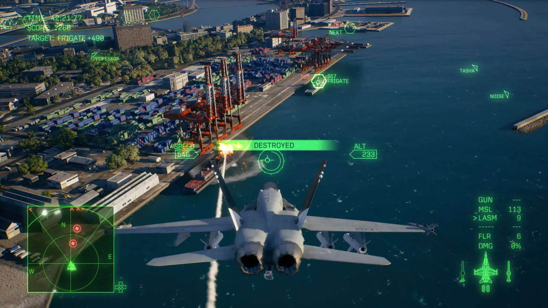 港湾の艦艇を攻撃する場面