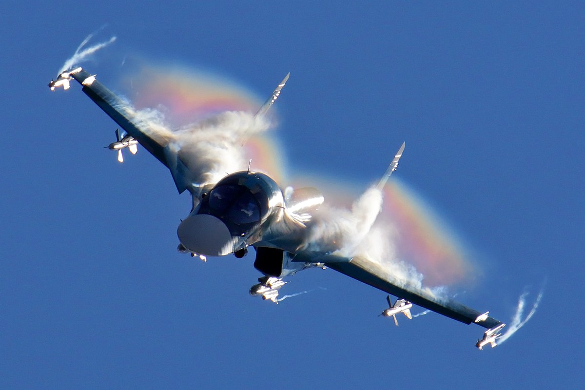 展示飛行するSu-34
