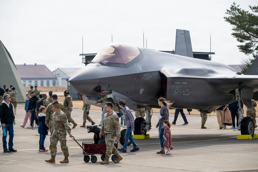 三沢基地に到着した米空軍F-35A
