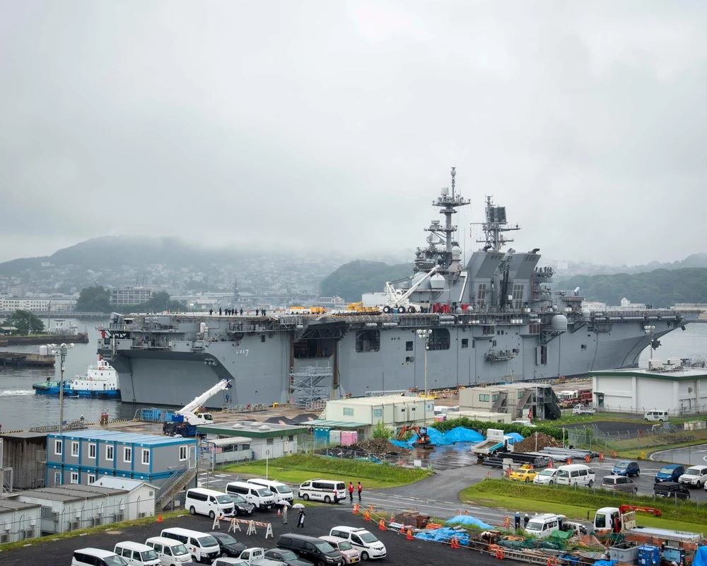 佐世保に到着した強襲揚陸艦トリポリ