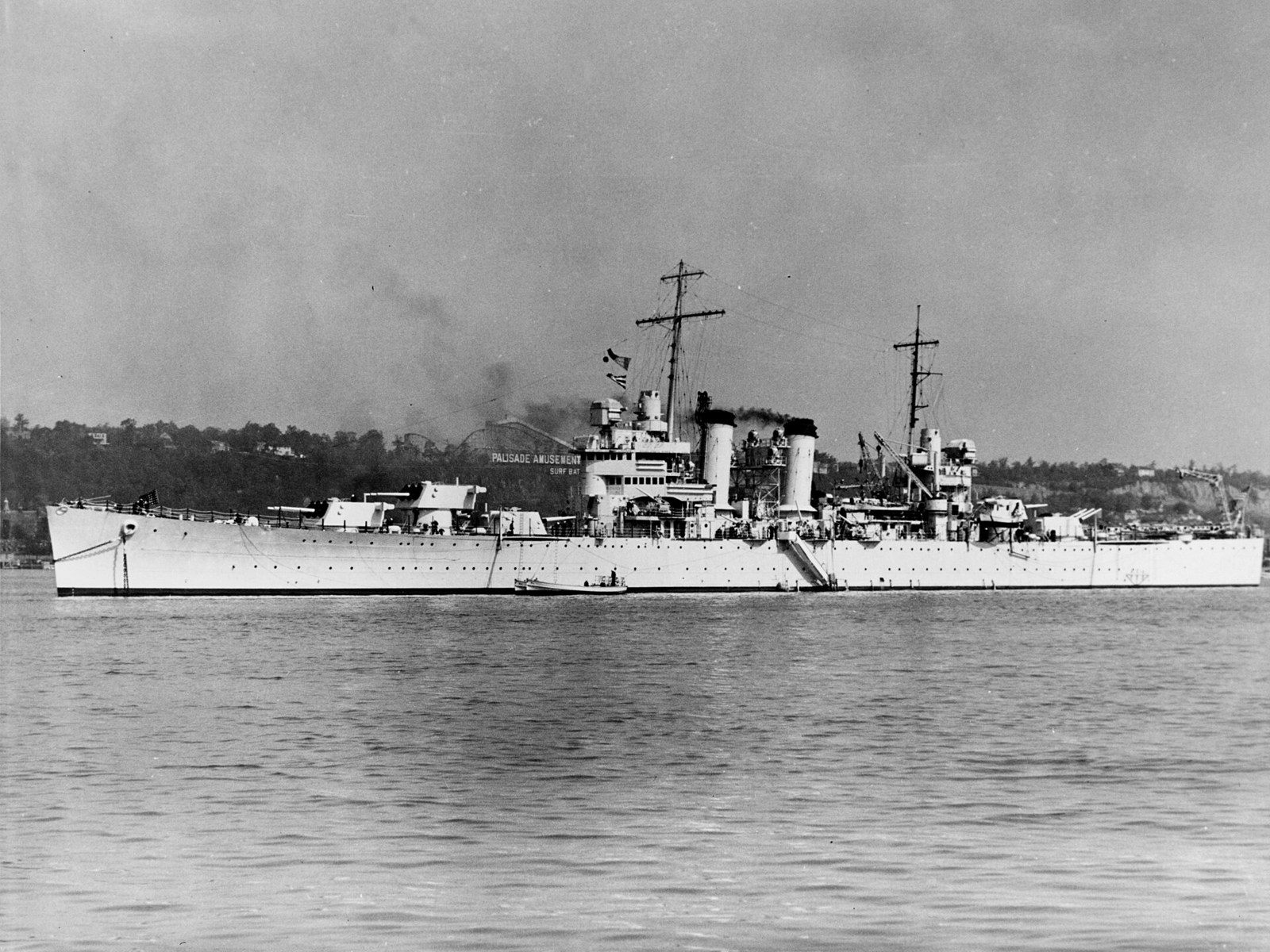 1939年、ハドソン川に停泊する軽巡洋艦ブルックリン。