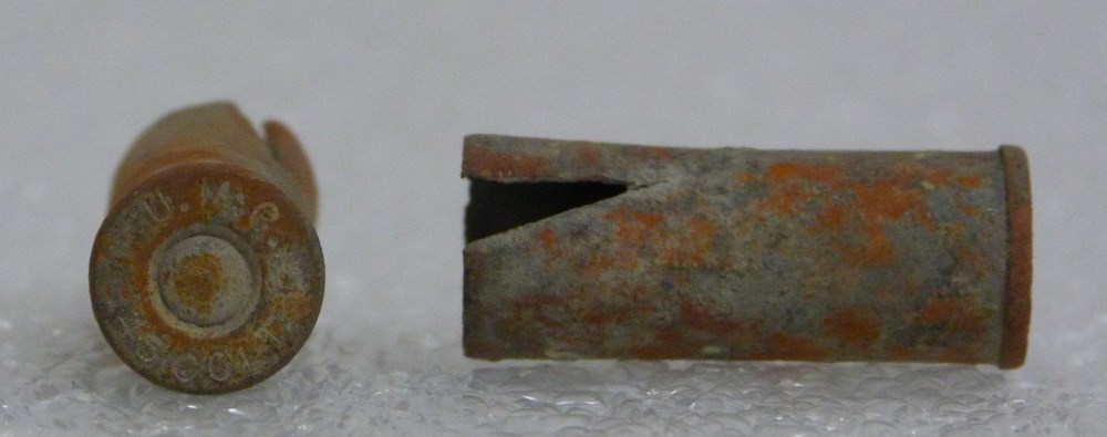米国立公園局が所蔵する古い薬莢。「.45 COLT」の刻印が残る底面も見える。