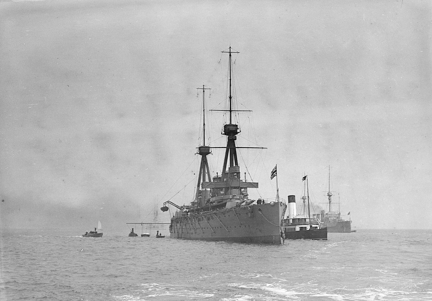 スピットヘッドに停泊する巡洋戦艦インヴィンシブル。