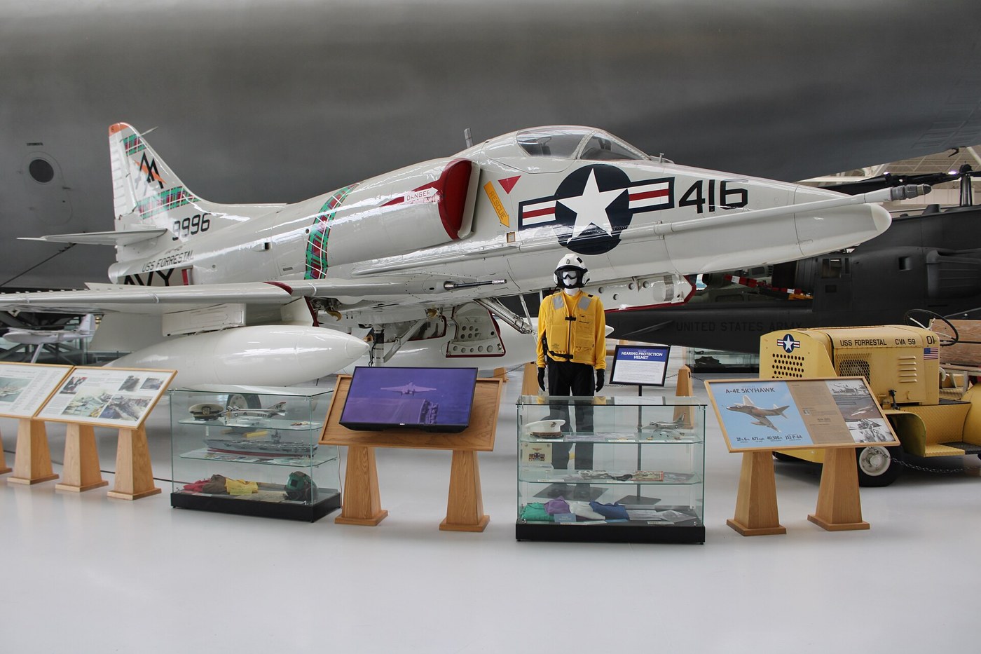 展示されたA-4スカイホークの側面。