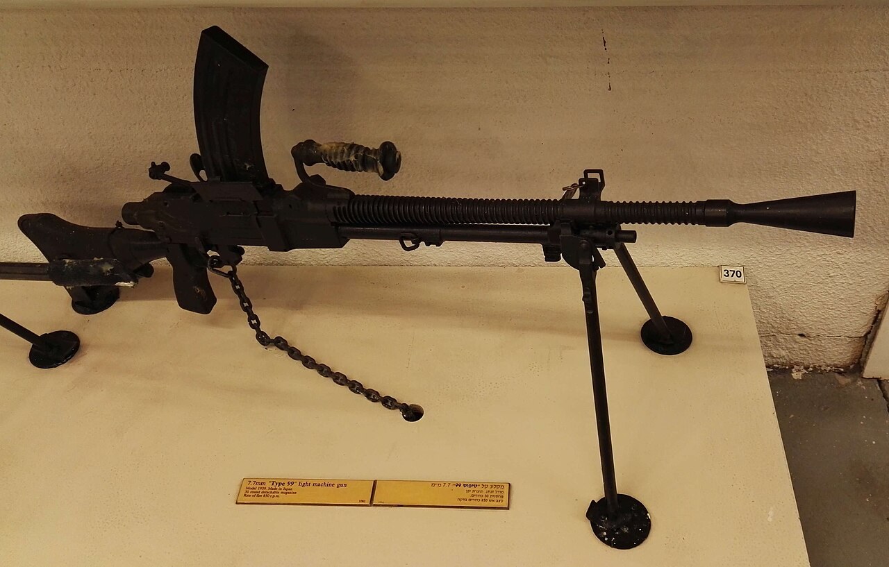 博物館に展示された九九式軽機関銃。